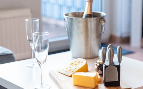 Rollis Kate: Tableware, Food, Drinkware, Ingredient, Barware, Bottle, Serveware, Stemware