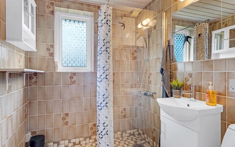 Marika - 400M to the Fjord: Flooring, Floor, Plumbing Fixture, Interior Design, Bathroom, Tile, Plumbing, Tap, Ceiling, Sink