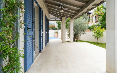 Mala: Swimming Pool, Residential Area, Condominium, Apartment, Resort, Estate, Shade, Villa, Hacienda, Mansion