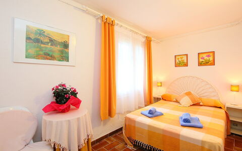 Puig Dels Daus: Room, Bedroom, Furniture, Bed, Property, Interior Design, Building, Bed Sheet, Bed Frame, Real Estate