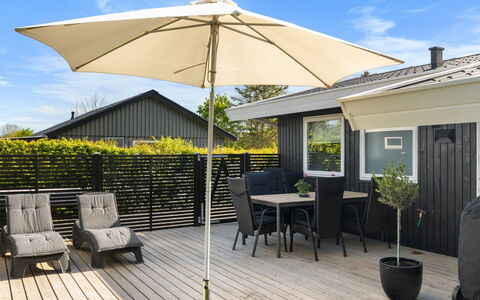 Bjart - 150M from the Sea: Apartment, Condominium, Estate, Balcony, Villa, Hotel