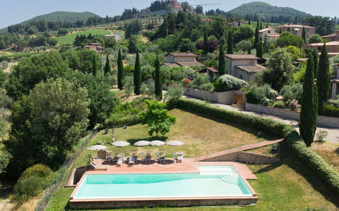 Gaiole in Chianti 915: Hill, Shrub, Estate, Hill Station, Farmhouse, Swimming Pool, Eco Hotel, Hacienda, Garden, Villa