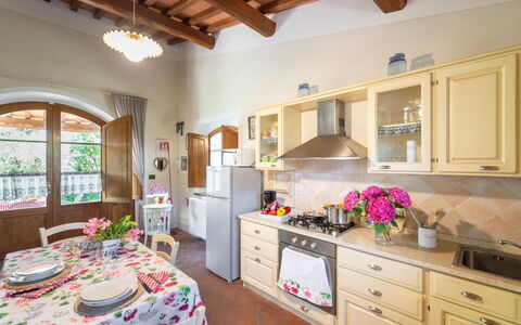 Gaiole in Chianti 915: Furniture, Kitchen, Interior Design, Kitchen Appliance, Countertop, Wood, Flooring, Cabinetry, Ceiling, Table