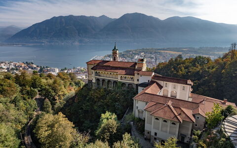 White Locarno Apt.1: Mountainous Landforms, Mountain, Hill, Landscape, Highland, Hill Station, Mountain Range, Valley, Tourist Attraction, Ridge
