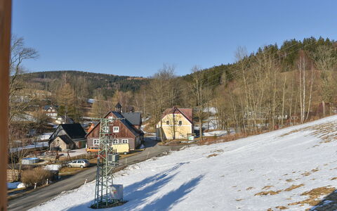 Dolní Lysečiny: Tree, Winter, House, Snow, Branch, Home, Residential Area, Roof, Cottage, Geological Phenomenon