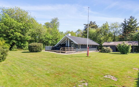 Rosalie - 29Km from the Sea: Estate, Shade, Driveway, Farmhouse