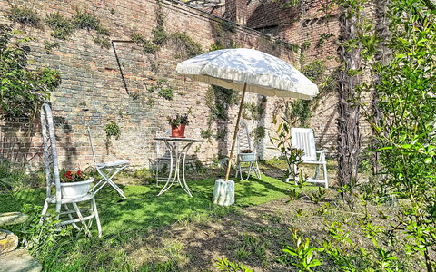 Barbero: Furniture, Chair, Outdoor Furniture, Table, Outdoor Table, Umbrella, Flowerpot, Garden, Houseplant, Kitchen & Dining Room Table