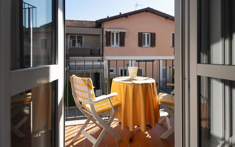 Maria: Watercraft, Boat, Apartment, Marina, Outdoor Furniture, Shade, Boats And Boating--Equipment And Supplies, Balcony, Resort, Dock