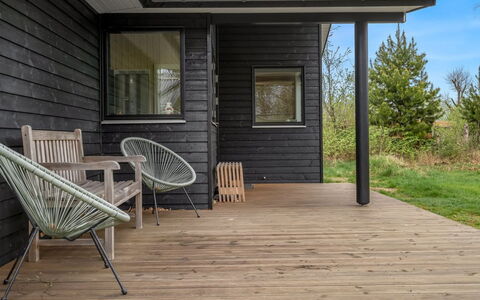 Angelie - from the Sea: Wood, Siding, Porch, Hardwood, Deck, Plank, Cottage, Wood Flooring, Wood Stain, Yard