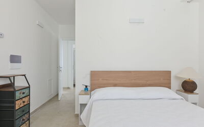 Elba 610.3: Furniture, Interior Design, Flooring, Wall, Floor, Bed, Bedroom, Wood, Ceiling, Room