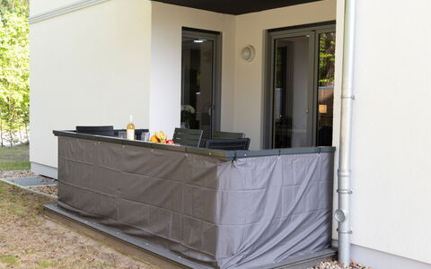 Loddin-Kölpinsee 100: Shade, Balcony, Outdoor Structure