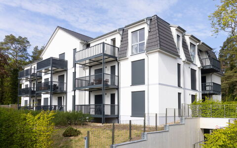 Loddin-Kölpinsee 100: Residential Area, Home, Apartment, Balcony, Estate, Sash Window, Siding, Condominium, Mansion, Villa