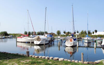 Loddin-Kölpinsee 100: Sky, Boat, Watercraft, Marina, Boats And Boating--Equipment And Supplies, Waterway, Port, Mast, Channel, Harbor