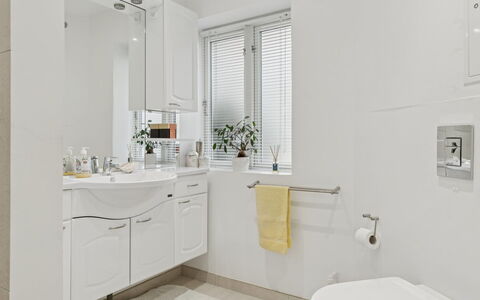 Jenvold - 950M from the Sea: Apartment, Condominium, Estate, Balcony, Villa, Hotel