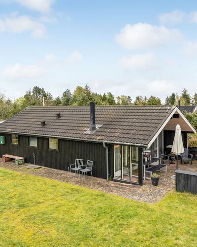 Kaare - 400M from the Sea