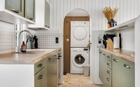 Gesine - 50M to the Fjord: Washing Machine, Major Appliance, Laundry Room, Interior Design, Clothes Dryer, Kitchen Appliance, Kitchen, Home Appliance, Flooring, Countertop