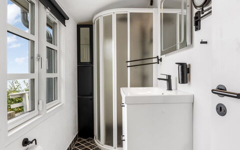Gesine - 50M to the Fjord: Interior Design, Plumbing Fixture, Flooring, Floor, Plumbing, Bathroom, Door, Ceiling, Toilet, Room