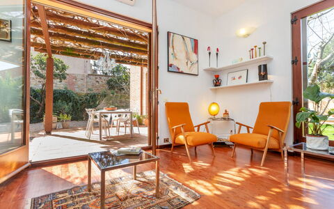 Top Villa Chantal Airco: Flooring, Furniture, Interior Design, Wood, Floor, Chair, Living Room, Ceiling, Home, Apartment