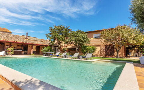 Top Villa Chantal Airco: Swimming Pool, Residential Area, Resort, Estate, Hacienda, Eco Hotel, Water Feature, Villa, Shade, Landscaping
