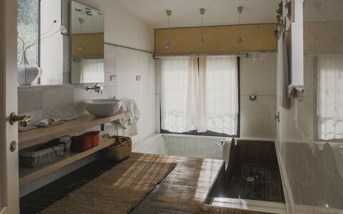 Villa Vernazza: Interior Design, Wall, Plumbing Fixture, Flooring, Floor, Bathroom, Bathroom Sink, Ceiling, Sink, Tap