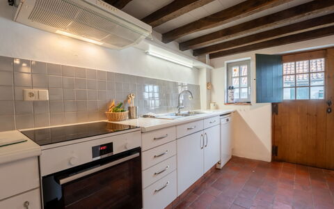 Dunezwin - Protected Cultural Heritage: Flooring, Kitchen, Countertop, Kitchen Sink, Floor, Interior Design, Ceiling, Plumbing Fixture, Cabinetry, Sink