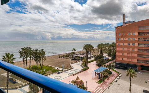 Malaga Pacifico: Furniture, Flooring, Home, Floor, Chair, Shade, Apartment, Outdoor Furniture, Houseplant, Kitchen & Dining Room Table