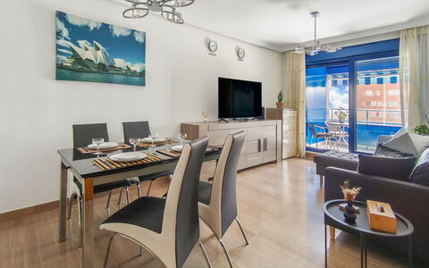 Malaga Pacifico: Furniture, Flooring, Home, Floor, Chair, Shade, Apartment, Outdoor Furniture, Houseplant, Kitchen & Dining Room Table