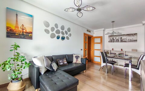Malaga Pacifico: Furniture, Flooring, Home, Floor, Chair, Shade, Apartment, Outdoor Furniture, Houseplant, Kitchen & Dining Room Table
