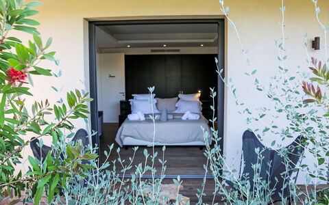 La Cupulatta: Furniture, Flooring, Home, Floor, Chair, Shade, Apartment, Outdoor Furniture, Houseplant, Kitchen & Dining Room Table