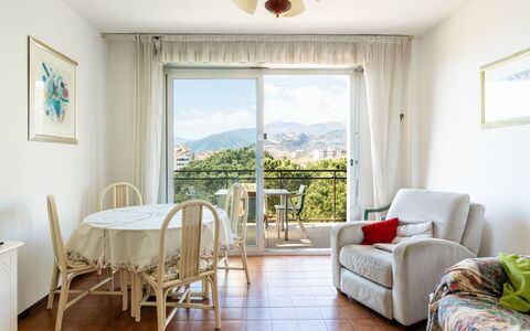 Casa Leonilde: Furniture, Flooring, Home, Floor, Chair, Shade, Apartment, Outdoor Furniture, Houseplant, Kitchen & Dining Room Table
