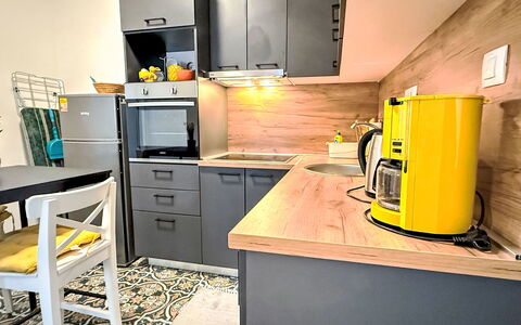 Martina: Kitchen Appliance, Major Appliance, Kitchen, Furniture, Interior Design, Wood, Flooring, Home Appliance, Countertop, Cabinetry