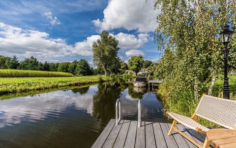 6 Pers. Veenhuis Comfort Plus: Water, Body Of Water, Tree, Nature, Waterway, Watercourse, Natural Landscape, Bank, Landscape