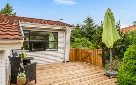 Annemone - 900M from the Sea: Wood, Home, Siding, Wood Flooring, Wood Stain, Deck, Hardwood, Plank, Porch, Cottage