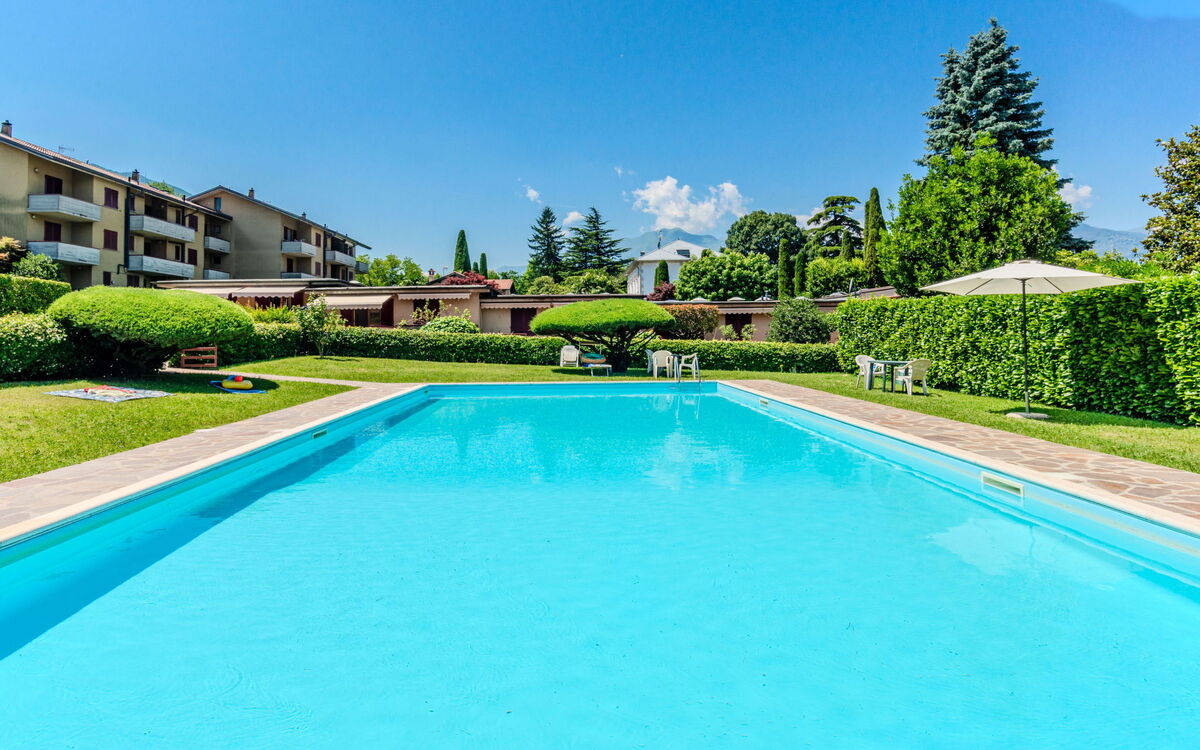 Miralago Guest House