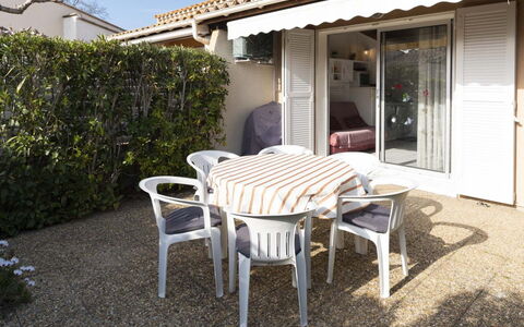 Les Ondines 2: Furniture, Home, Outdoor Furniture, Shade, Chair, Houseplant, Outdoor Table, Garden, Yard, Patio
