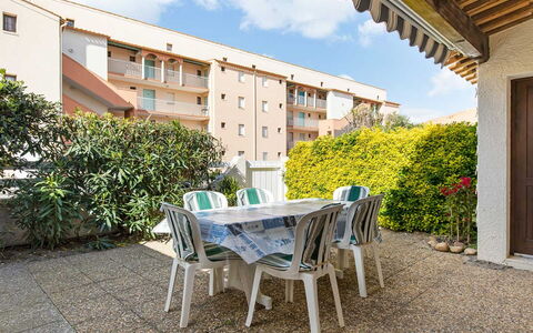 Cristallines: Shrub, Residential Area, Apartment, Garden, Balcony, Landscaping, Yard, Estate, Shade, Condominium
