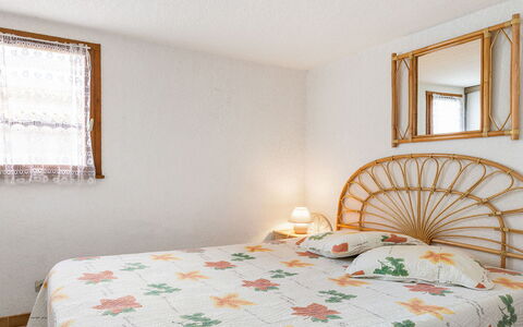 Cristallines: Apartment, Balcony, Chair, Shade, Outdoor Furniture, Daylighting, Aluminium