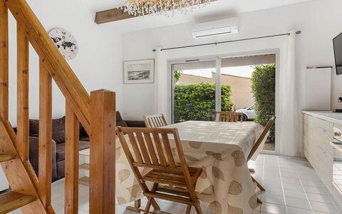 Les Ondines 2: Apartment, Balcony, Chair, Shade, Outdoor Furniture, Daylighting, Aluminium