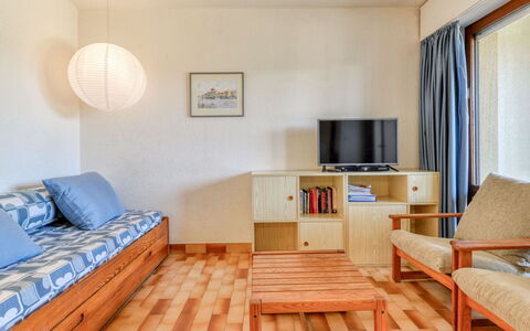 Port Lano: Apartment, Balcony, Chair, Shade, Outdoor Furniture, Daylighting, Aluminium