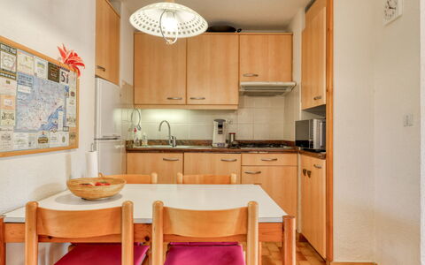 Port Lano: Apartment, Balcony, Chair, Shade, Outdoor Furniture, Daylighting, Aluminium