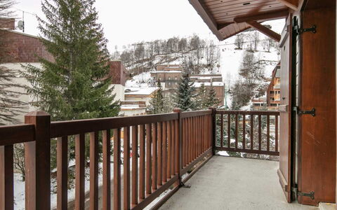 Alpina Lodge: Apartment, Balcony, Chair, Shade, Outdoor Furniture, Daylighting, Aluminium