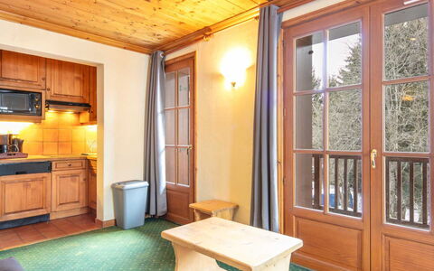 Alpina Lodge: Apartment, Balcony, Chair, Shade, Outdoor Furniture, Daylighting, Aluminium