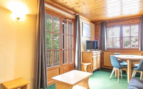 Alpina Lodge: Apartment, Balcony, Chair, Shade, Outdoor Furniture, Daylighting, Aluminium