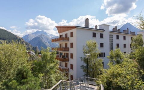 Ecureuils B: Apartment, Balcony, Chair, Shade, Outdoor Furniture, Daylighting, Aluminium