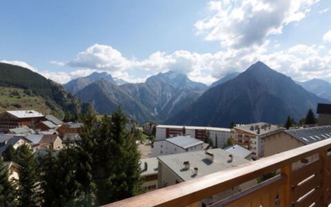 Ecureuils B: Mountainous Landforms, Mountain, Mountain Range, Hill, Hill Station, Valley, Ridge, Alps, Slope, Glacial Landform