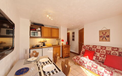 Chalets D'Or B: Apartment, Balcony, Chair, Shade, Outdoor Furniture, Daylighting, Aluminium