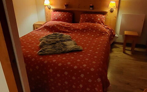 V du Bachat Arolles a: Interior Design, Wall, Flooring, Wood, Ceiling, Furniture, Floor, Room, Lighting, Apartment