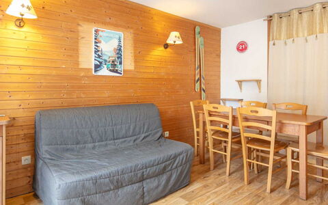V du Bachat Asters a: Apartment, Balcony, Chair, Shade, Outdoor Furniture, Daylighting, Aluminium