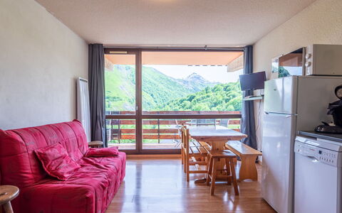 Plein Sud: Apartment, Balcony, Chair, Shade, Outdoor Furniture, Daylighting, Aluminium