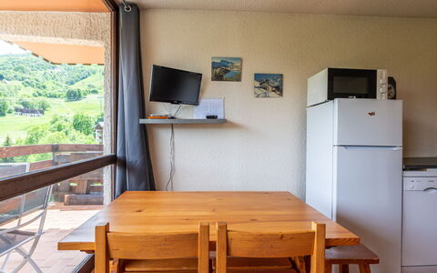 Plein Sud: Apartment, Balcony, Chair, Shade, Outdoor Furniture, Daylighting, Aluminium